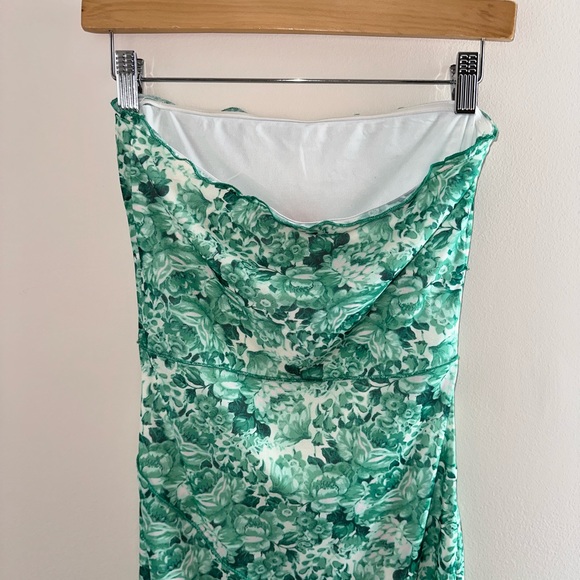 Like New ShowPo Strapless MIDI Dress Size 6 - Picture 10 of 12